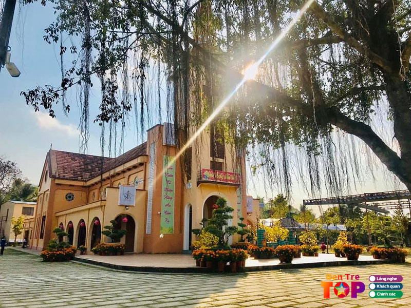 con-duong-hanh-huong-ve-den-duc-me-la-ma-ben-tre-bentretoplist