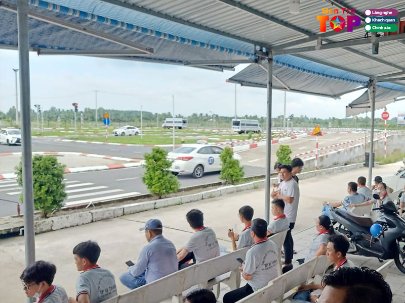 trung-tam-dao-tao-lai-xe-huy-hoang-bentretoplist