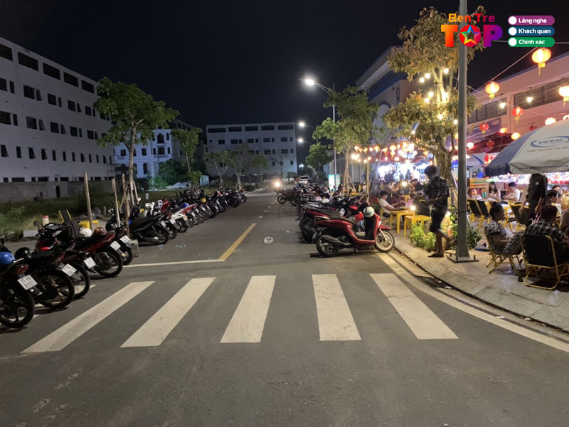 hoat-dong-ben-canh-pho-am-thuc-dem-ben-tre-bentretoplist