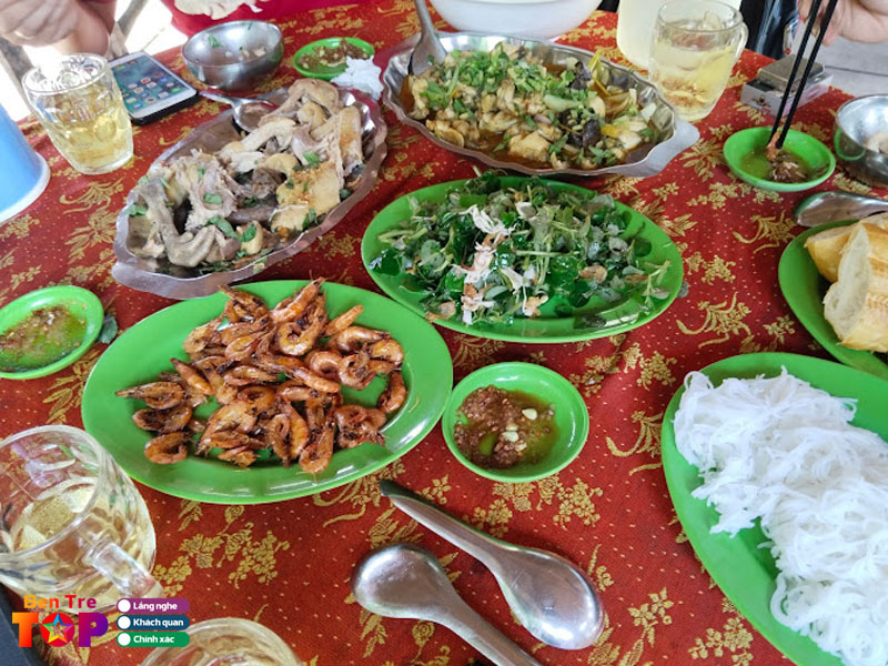 Khong-gian-quan-an-ly-thong-ben-tre-bentretoplist