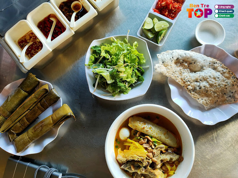 mi-quang-banh-canh-ca-loc-phuong-quan-mi-quang-ben-tre-ngon-dung-dieu-bentretoplist