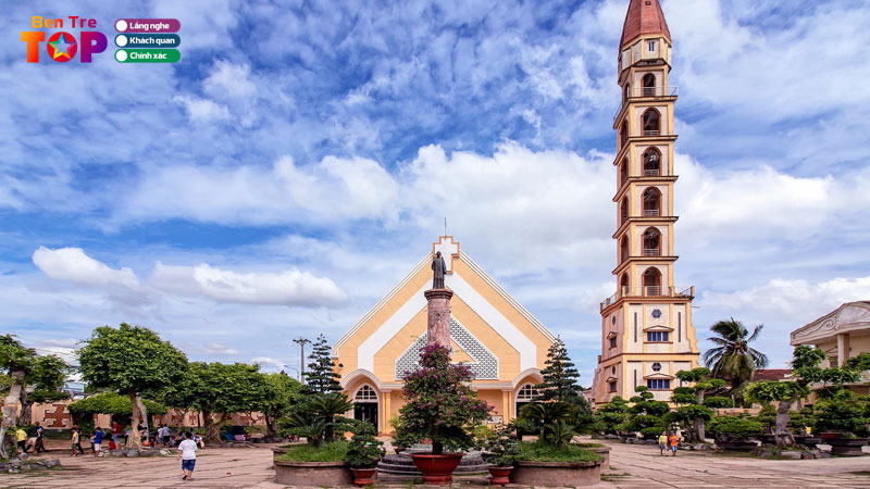 top-10-nha-tho-ben-tre-lau-doi-co-noi-tieng-nhat-xu-dua-bentretoplist