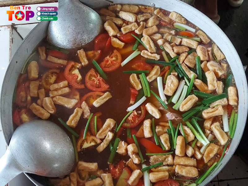 Diem-quanh-mot-so-quan-an-ben-tre-nhat-dinh-phai-ghe-bun-rieu-tu-dien-bentretoplist