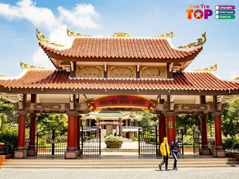 Gioi-thieu-ve-khu-lang-mo-nguyen-dinh-chieu-bentretoplist