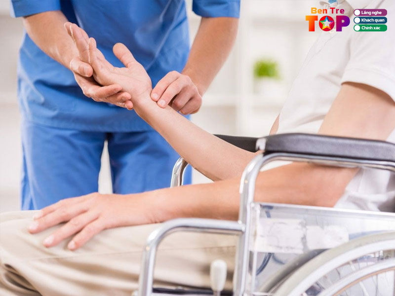 Phong-kham-y-hoc-co-truyen-bac-si-le-thi-dung-bentretoplist