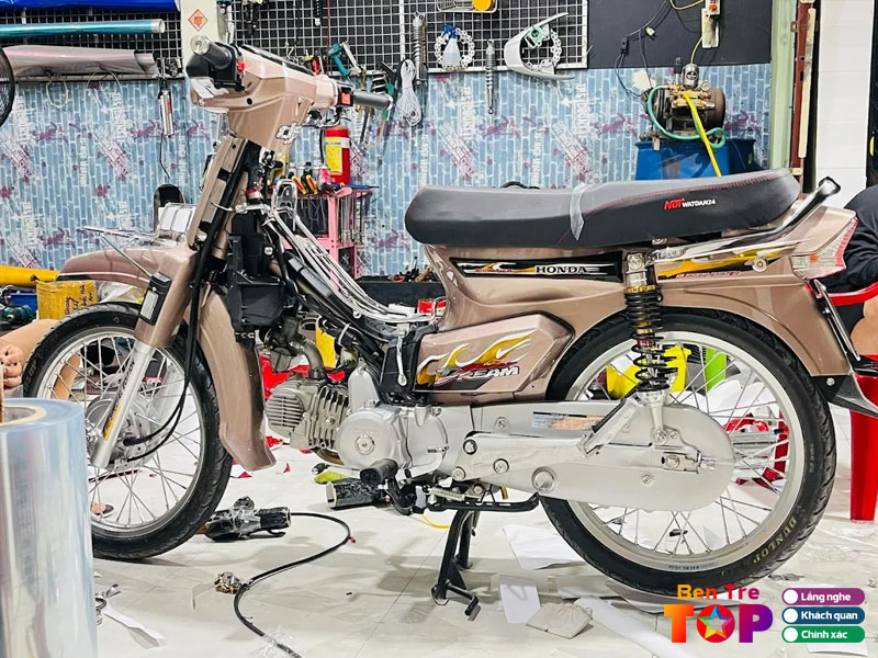 Cua-hang-dan-keo-giang-decal-chuyen-tan-trang-xe-cu-bentretoplist