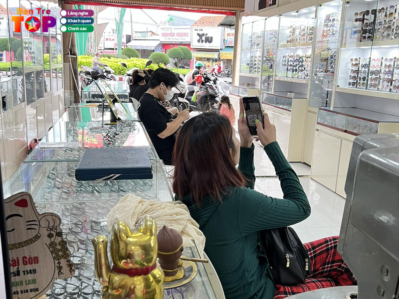 Cua-hang-mat-kinh-sai-gon-bentretoplist