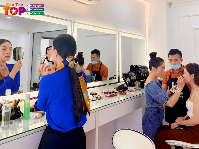 Hy-nguyen-academy-dia-chi-hoc-trang-diem-chuyen-nghiep-o-ben-tre-uy-tin-bentretoplist