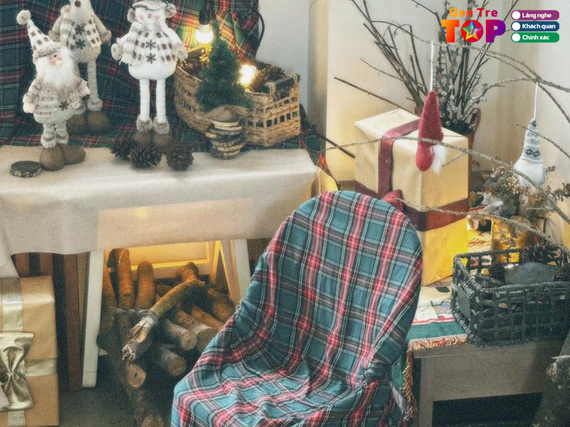 Quan-cafe-ben-o-cua-so-bentretoplist