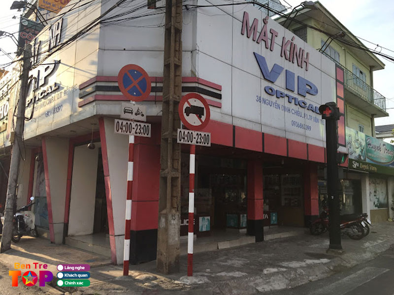 Mat-kinh-vip-oftical-chat-luong-bentretoplist