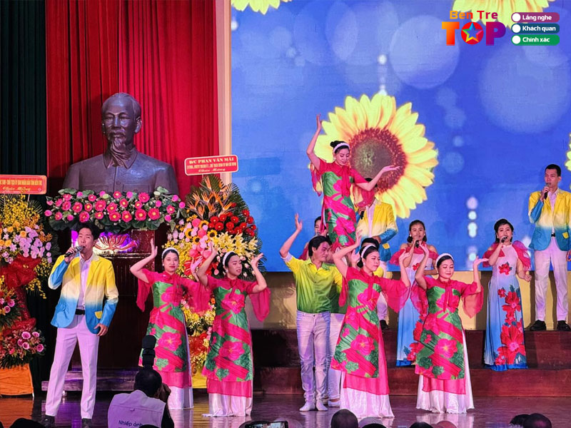 Trang-phuc-bieu-dien-my-ngoc-bentretoplist