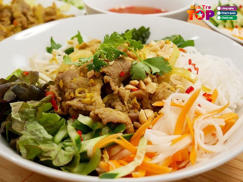 Bun-thit-xao-co-ngoc-le-bentretoplist