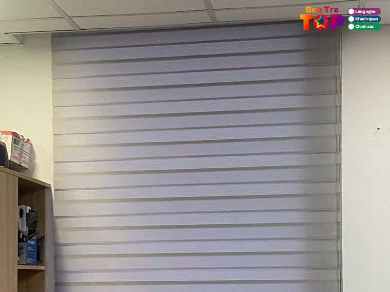 Rem-cua-mau-xam-tao-diem-nhan-cho-khong-gian-nha-ban-1-bentretoplist