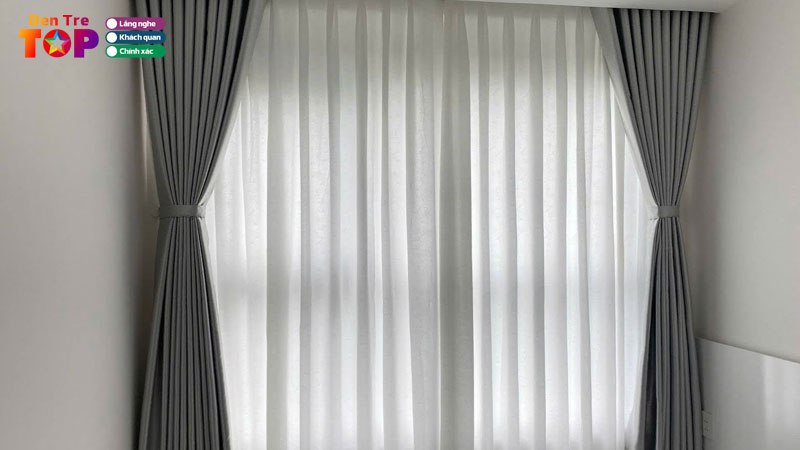 Rem-cua-mau-xam-tao-diem-nhan-cho-khong-gian-nha-ban-bentretoplist