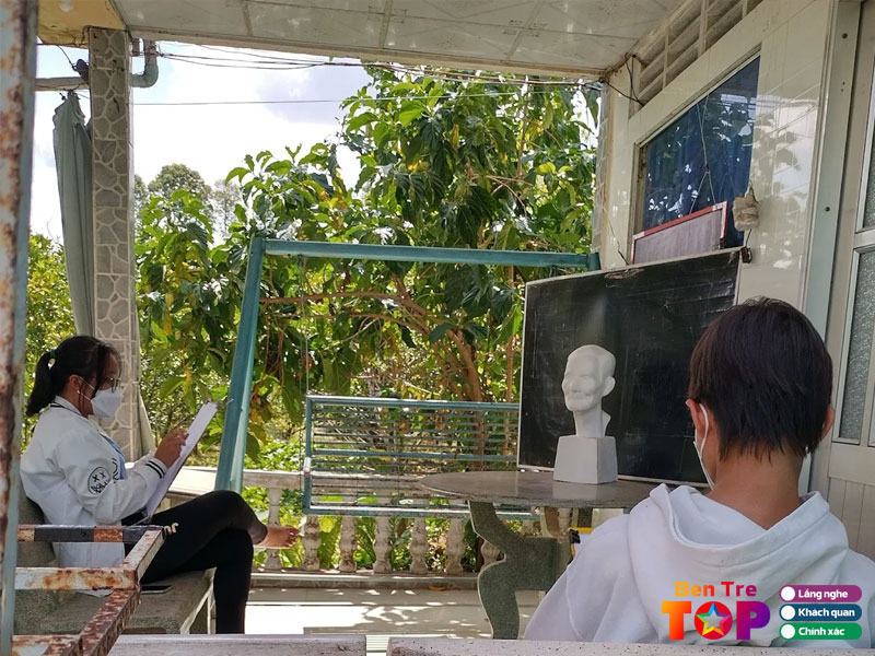 Hien-si-hien-triet-day-ve-luyen-thi-dai-hoc-khoi-hv-bentretoplist