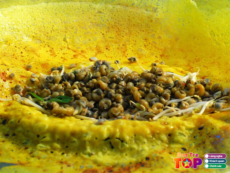 Cach-thuong-thuc-banh-xeo-oc-gao-dung-dieu-bentretoplist