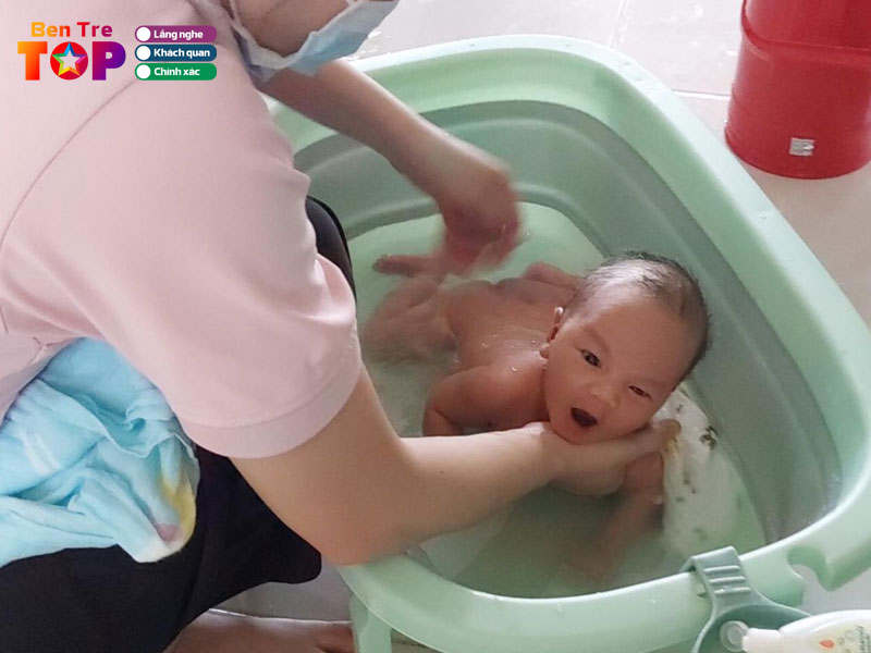 Cham-soc-me-va-be-sau-sinh-ong-vang-bentretoplist