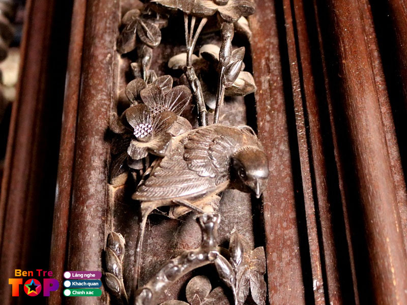 Hoa-van-doc-dao-va-song-dong-tai-nha-co-huynh-phu-bentretoplist