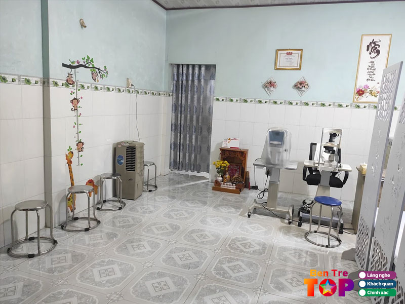 Phong-kham-mat-bac-si-nhan-bentretoplist