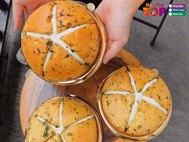 Meo-thuong-thuc-banh-mi-bo-toi-nong-gion-chuan-vi-bentretoplist