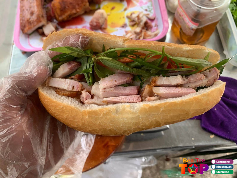 Banh-mi-heo-quay-duong-doan-hoang-minh-bentretoplist