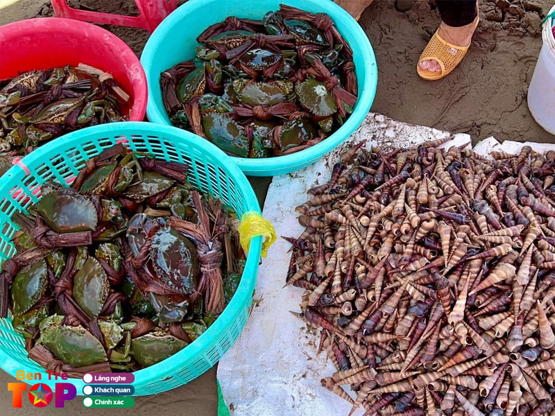 Khu-cho-co-gia-ca-binh-dan-de-mua-cho-nguoi-dia-phuong-va-khach-du-lich-bentretoplist