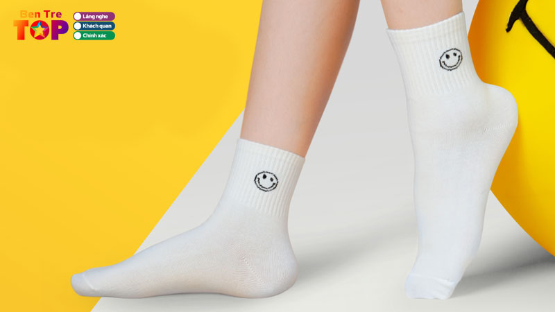 Top-10-shop-ban-tat-o-ben-tre-xinh-xan-du-kieu-cho-moi-outfit-bentretoplist