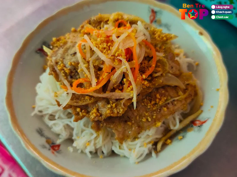 Bun-thit-xao-cay-mai-thu-hut-khach-du-lich-bentretoplist