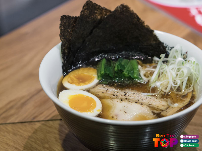 Cach-thuong-thuc-mi-ramen-chuan-vi-nhat-nhu-nguoi-ban-xu-bentretoplist