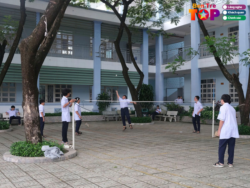 Cau-hoi-thuong-gap-ve-truong-chuyen-tai-ben-tre-bentretoplist