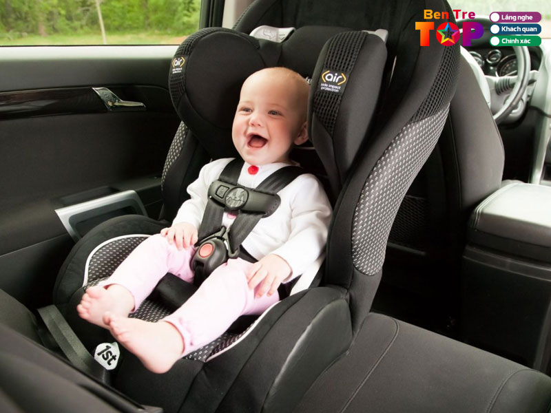 Nhung-loi-ich-cua-ghe-ngoi-o-to-cho-be-bentretoplist