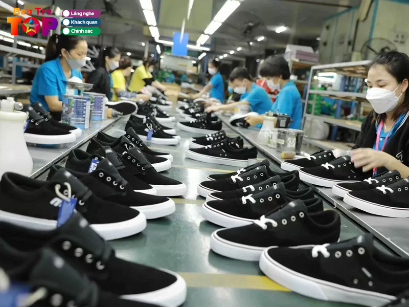 Tieu-chi-lua-chon-cong-ty-san-xuat-giay-chuyen-nghiep-bentretoplist