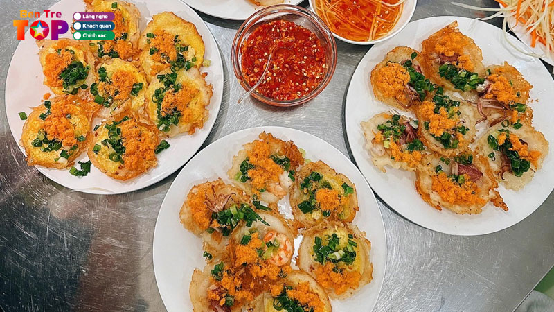 Top-5-quan-banh-khot-ngon-o-ben-tre-gion-tan-nong-hoi-bentretoplist