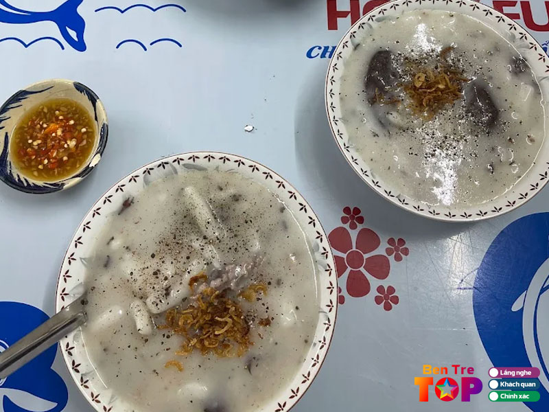 Banh-canh-bot-xat-di-muoi-dac-san-nuoc-cot-dua-truyen-thong-bentretoplist