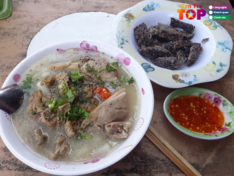Banh-canh-vit-bot-xat-nga-4-tan-thanh-1-bentretoplist