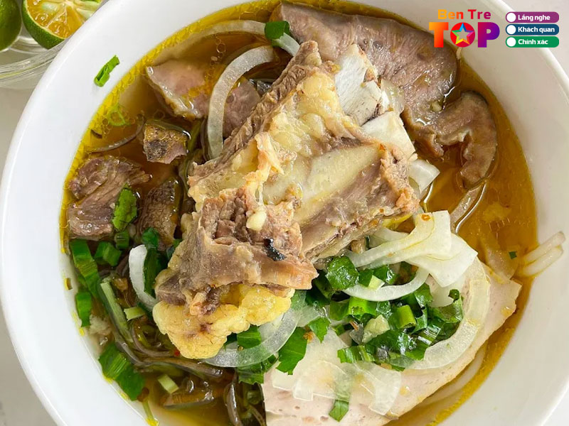 Bun-bo-hue-3-phuong-diem-hen-cua-gioi-sanh-an-bentretoplist