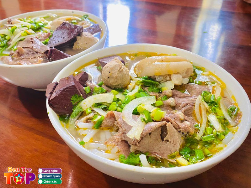 Bun-bo-hue-an-nam-huong-vi-tinh-te-goc-hue-bentretoplist