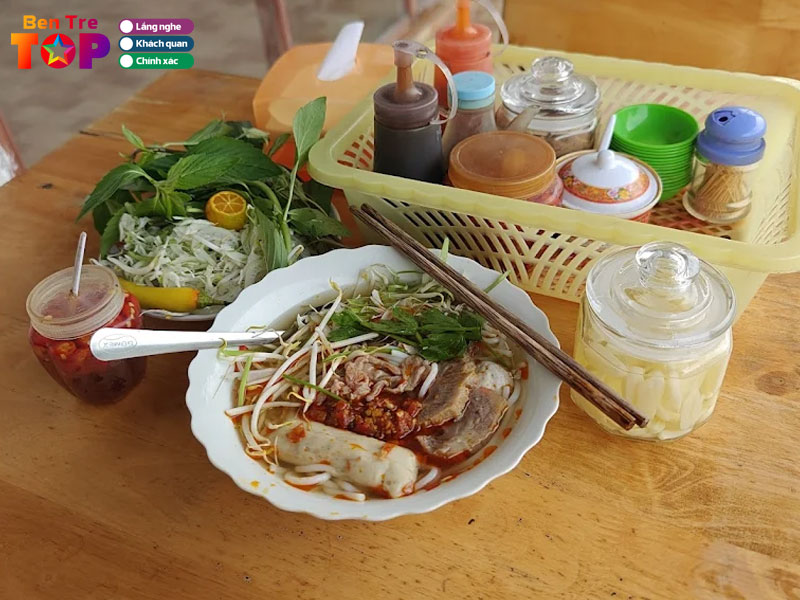 Bun-bo-hue-dung-map-to-bun-khung-cho-nguoi-thich-an-nhieu-bentretoplist