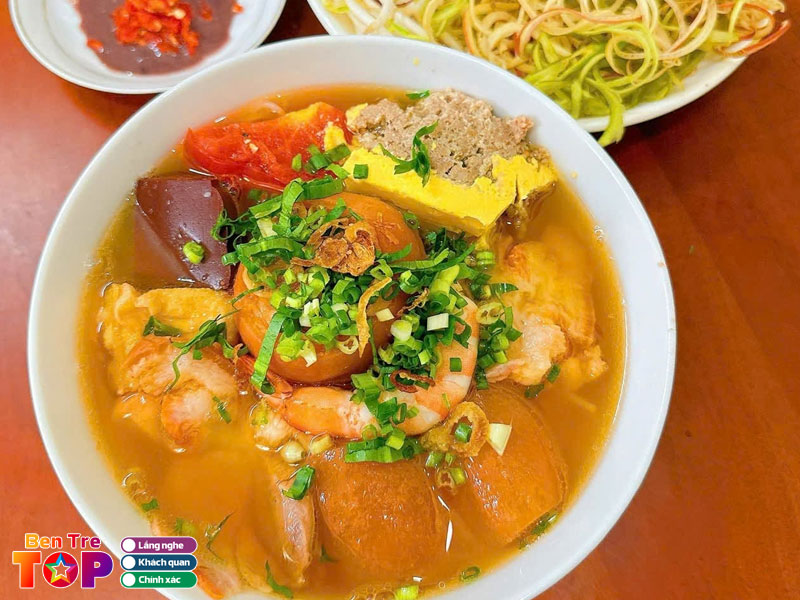 Bun-rieu-thanh-tra-dam-da-huyet-nung-ninh-bentretoplist
