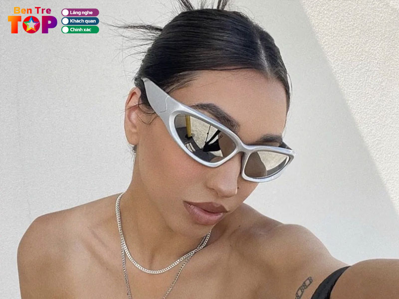 Cach-nhan-biet-kinh-ram-chong-tia-uv-that-bentretoplist