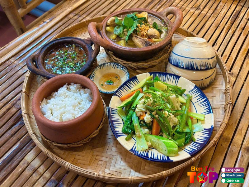 Com-nieu-nghi-quan-phong-cach-hoai-co-bentretoplist
