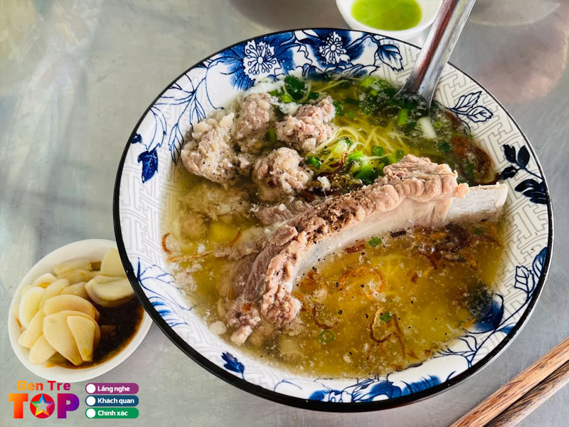 Hu-tieu-muc-thit-bam-hong-khanh-da-dang-thuc-don-bentretoplist