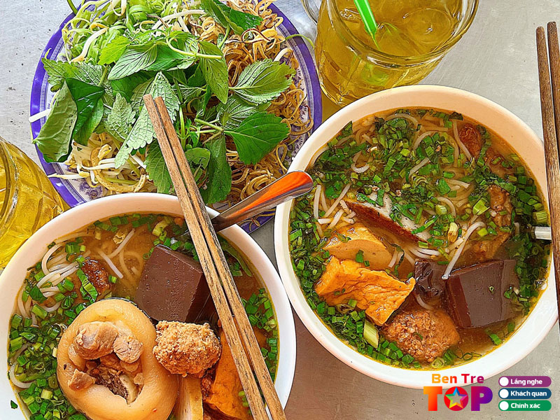 Huong-dan-lua-chon-meo-trai-nghiem-bun-rieu-tu-dan-ban-dia-bentretoplist