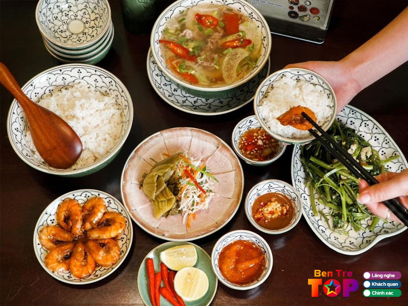 Huong-dan-lua-chon-quan-an-gia-dinh-va-meo-trai-nghiem-tu-dan-dia-phuong-bentretoplist