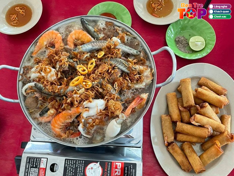 Lau-mam-truc-giang-voi-dia-rau-khong-lo-bentretoplist