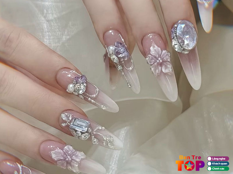 Nail-cam-pha-dinh-hinh-phong-cach-quy-phai-thanh-lich-bentretoplist