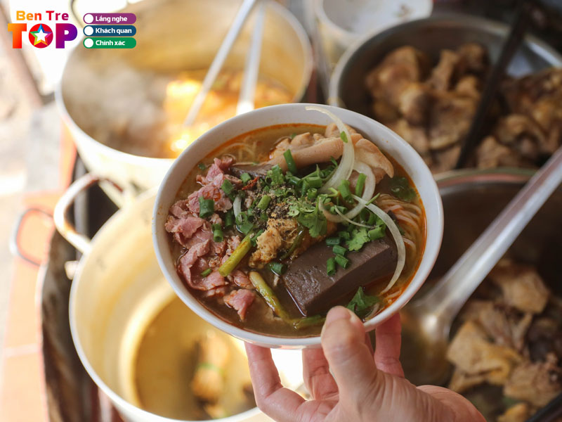 Pho-bo-bun-bo-hue-binh-minh-nguyen-lieu-tuoi-sach-hang-ngay-bentretoplist