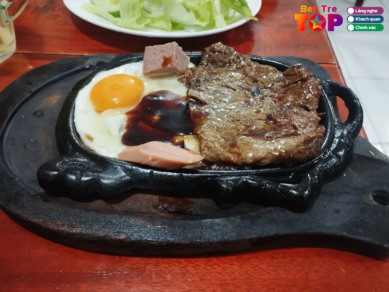 Thu-ngan-beef-steak-mang-huong-vi-bit-tet-viet-doc-dao-bentretoplist