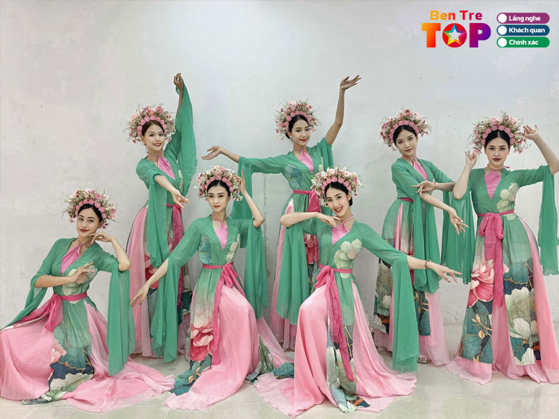 Trang-phuc-bieu-dien-my-ngoc-voi-kho-do-khong-lo-2-bentretoplist