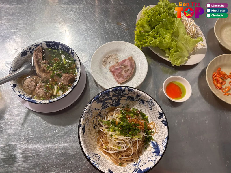 Hu-tieu-muc-thit-bam-hong-khanh-bentretoplist